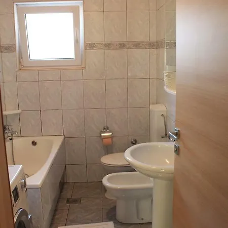 Apartman Nives *