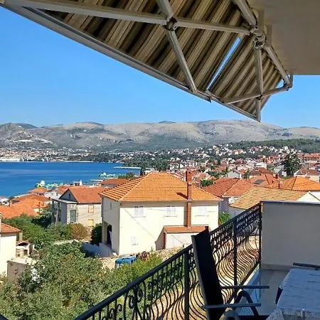 Apartamento Nives Trogir